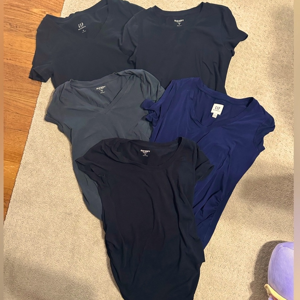 6 Gap & Old Navy maternity t-shirts. New and. gently used.